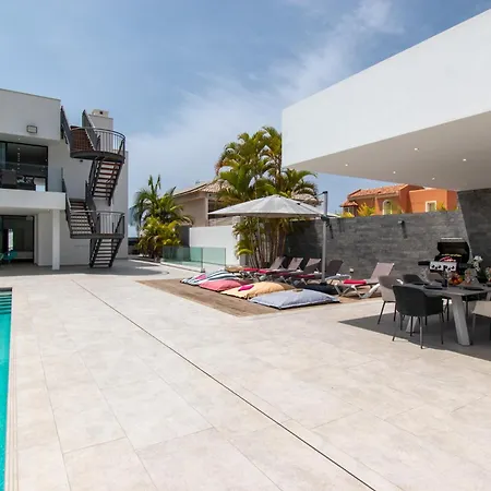 Serenity Stunning 5 Bedroom *